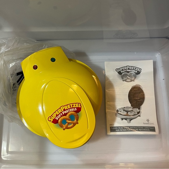 Yellow Super Pretzel Soft Pretzel Maker with Cheese Warmer - Brand New - Picture 1 of 7
